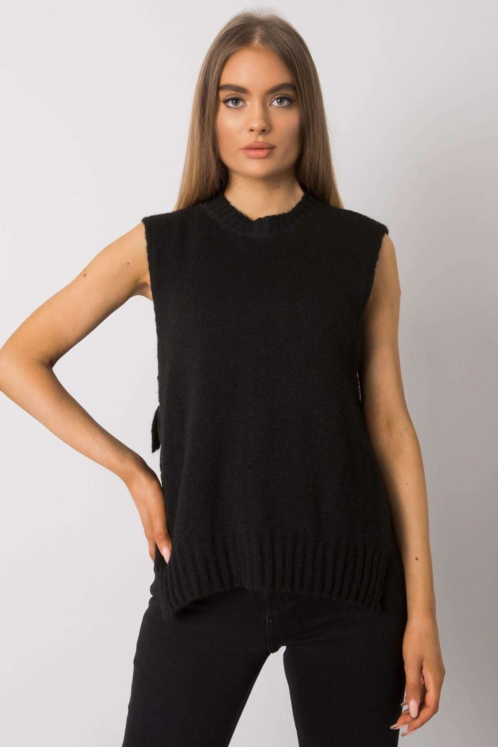 Black Knitted Vest with O-Neck